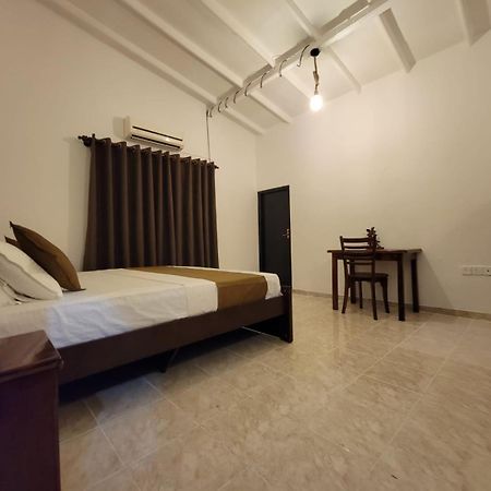 The Empyrean Airport Transit Hotel Katunayaka Esterno foto