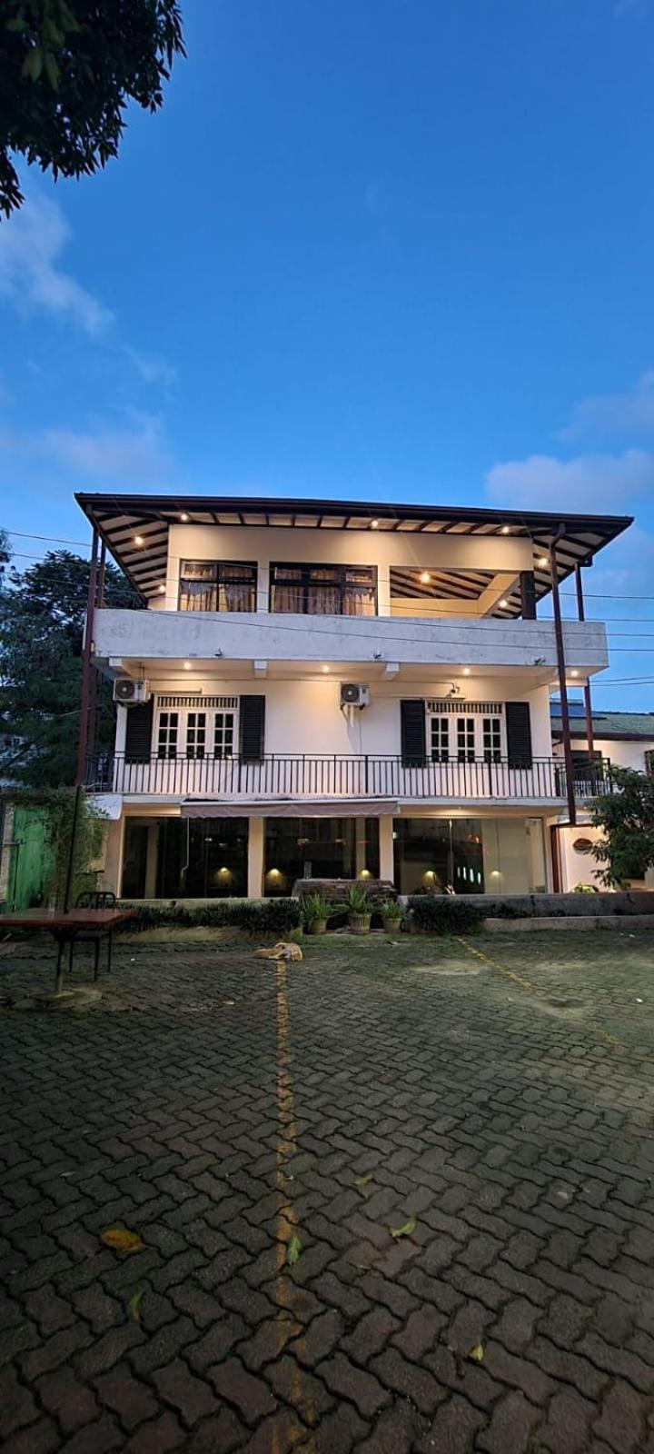 The Empyrean Airport Transit Hotel Katunayaka Esterno foto