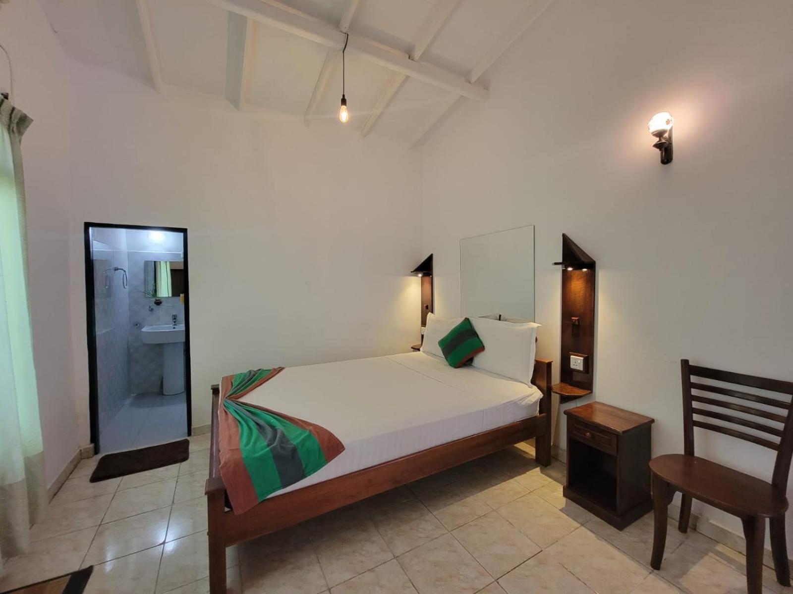 The Empyrean Airport Transit Hotel Katunayaka Esterno foto
