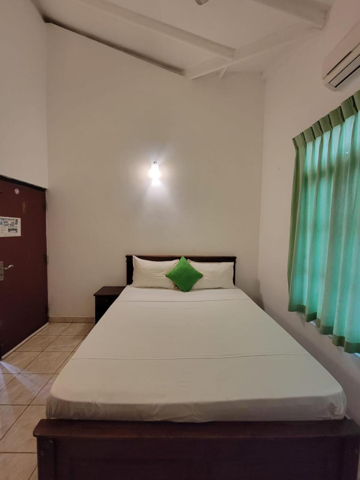 The Empyrean Airport Transit Hotel Katunayaka Esterno foto