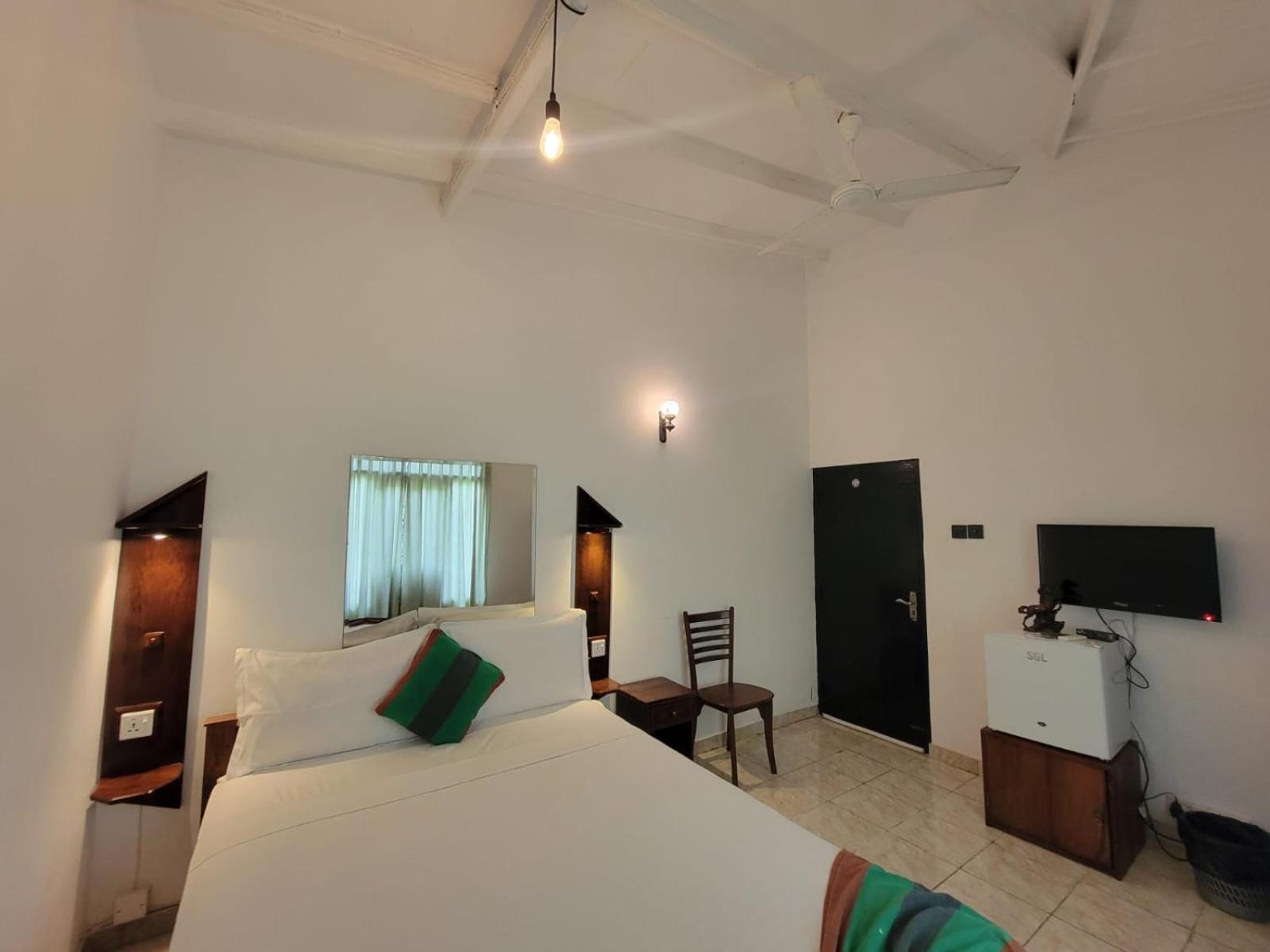 The Empyrean Airport Transit Hotel Katunayaka Esterno foto