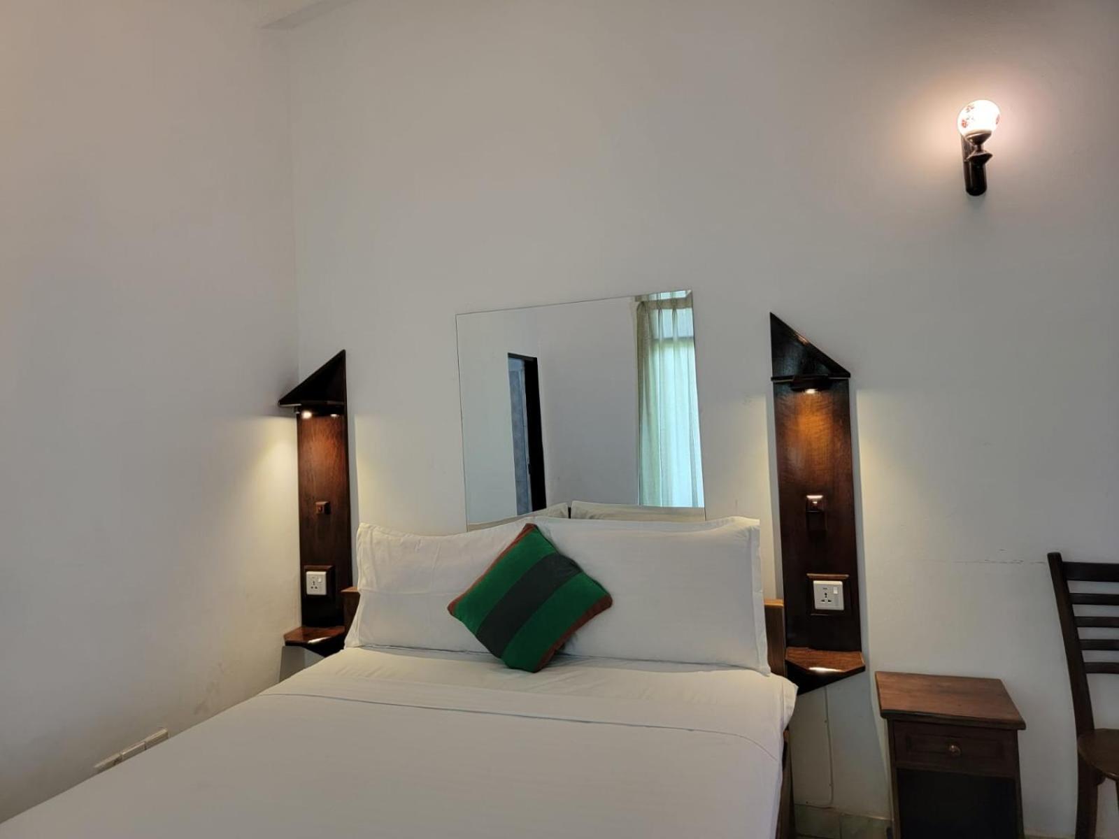 The Empyrean Airport Transit Hotel Katunayaka Esterno foto