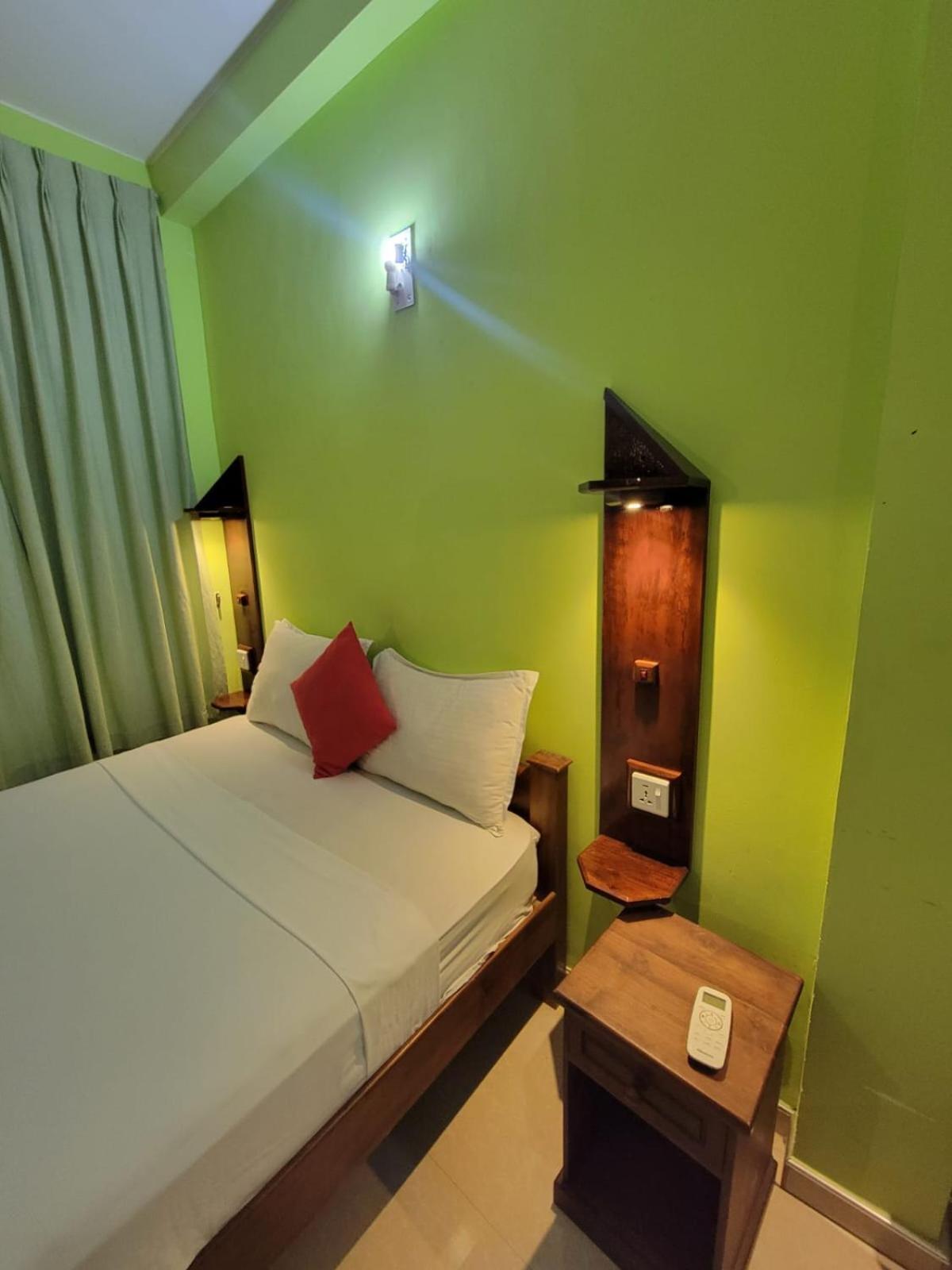 The Empyrean Airport Transit Hotel Katunayaka Esterno foto