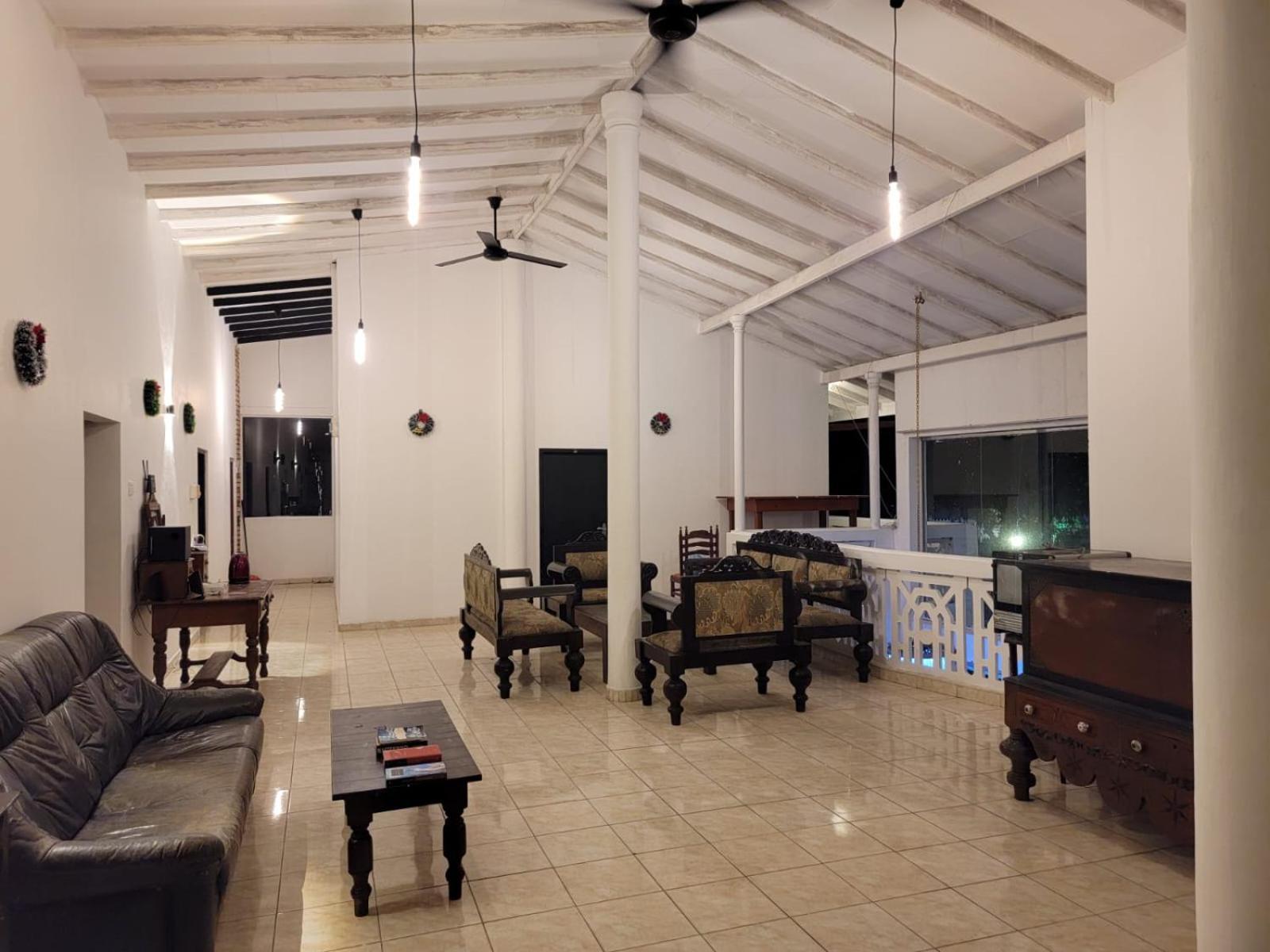 The Empyrean Airport Transit Hotel Katunayaka Esterno foto