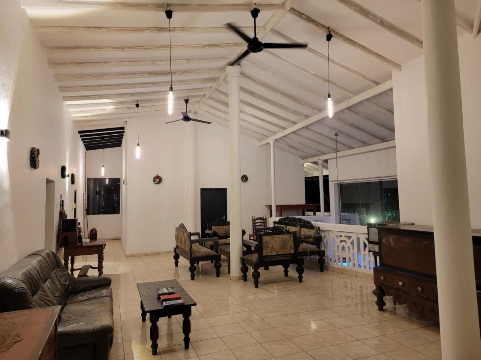 The Empyrean Airport Transit Hotel Katunayaka Esterno foto