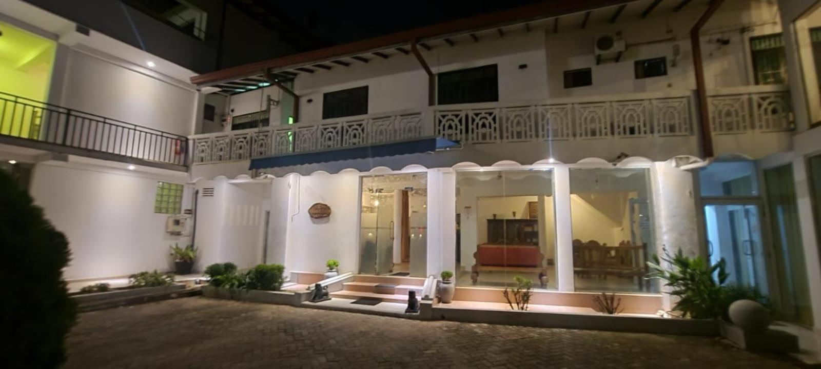 The Empyrean Airport Transit Hotel Katunayaka Esterno foto