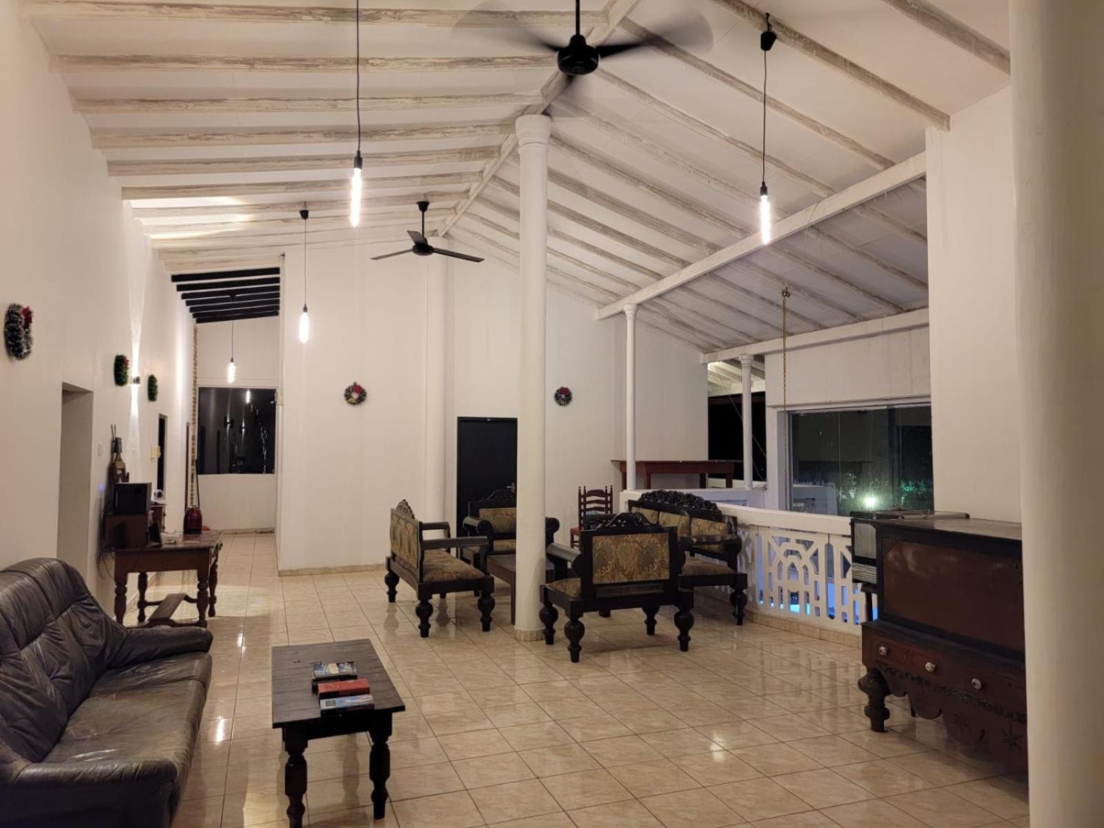 The Empyrean Airport Transit Hotel Katunayaka Esterno foto